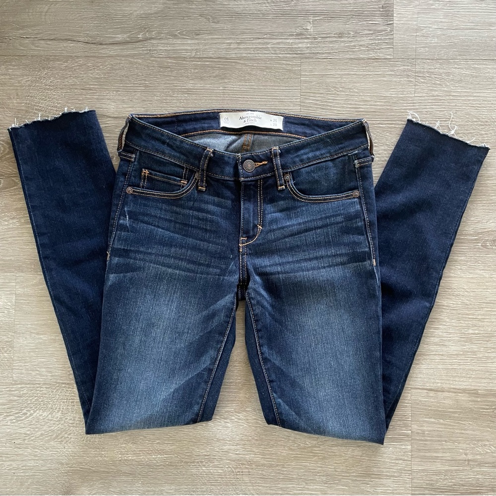 Abercrombie & Fitch Skinny jeans dark wash raw hem 0 Short